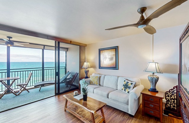 Snowbird-friendly condo with ocean view, pool, washer/dryer, lanai, & grill