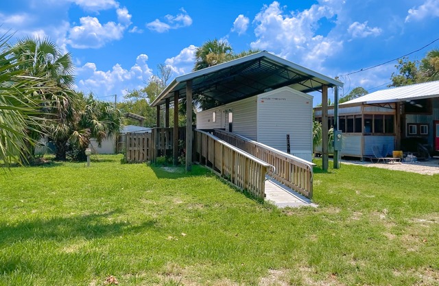 Snowbird-friendly home with central AC, full kitchen, and free WiFi