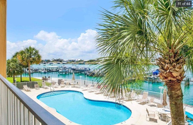 SNOWBIRD SPECIAL with BOAT SLIP. A 3bd/3ba condo in lovely Orange Beach, AL