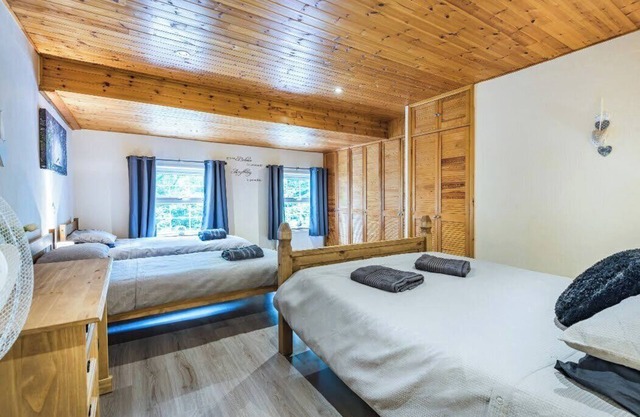 Snowdonia-3Bedroom-2 Bathroom-PetFriendly-Garden