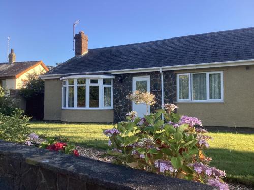 Snowdonia coastal getaway ideal for groups up to 6