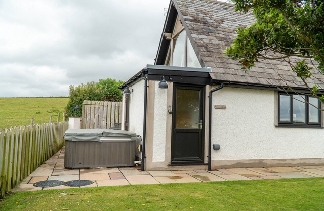 Snowdrop Cottage - Single level property with Hot Tub.