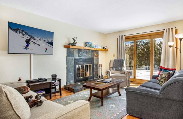 Snowscape Retreat: Hike from Your Door, Mountain Views, Pool, Game Room, Hot Tub, Near Ski Resorts