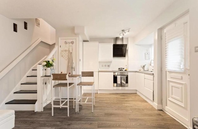 Snug & Cosy Home In Thamesmead Overlooking A Park