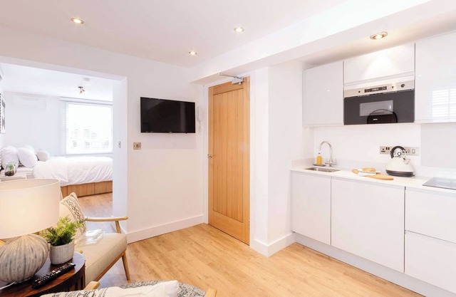 Snug Cuppin Street Apartment