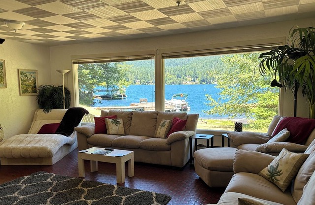 Snug Harbor Retreats Lake Sutherland-Duplex/Cabin #1