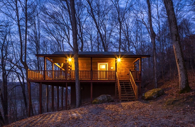 Snuggle Inn - Cozy Couple's Cabin in Hocking Hills
