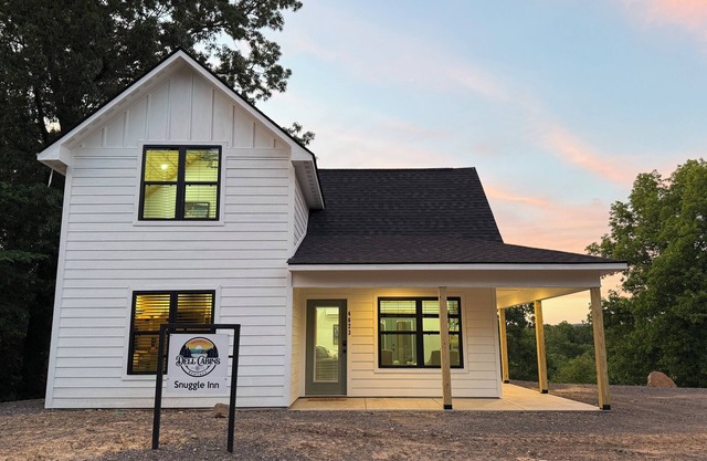 Snuggle Inn, New Cabin near Albert Pike Rec Area