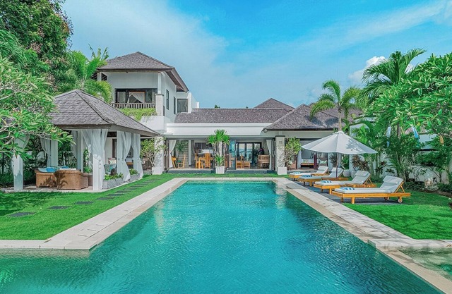 SO3005 - Waterfront 3 Bedroom Villa in Nusa Dua