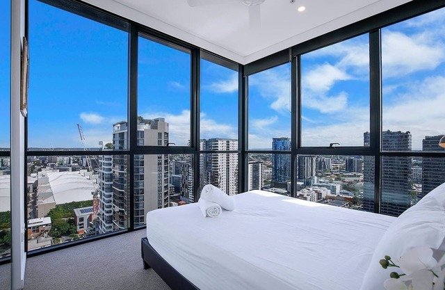Soaring Skyline on Southside at Resort Style Stay