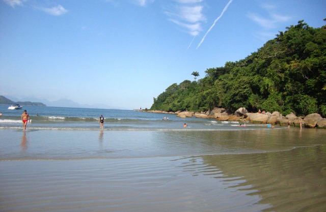 SOBRADO GEMINADO WITH THREE SUITES 1 min. from the beach on foot - PERFECT FOR THE FAMILY.