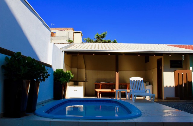 SOBRADO twinned BETWEEN BEAUTIFUL BEACHES, MARISCAL AND LARGE CORNER, POOL, AIR COND!