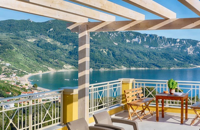Sofia Penthouse Apartment - Panoramic sea views over the entire bay of
