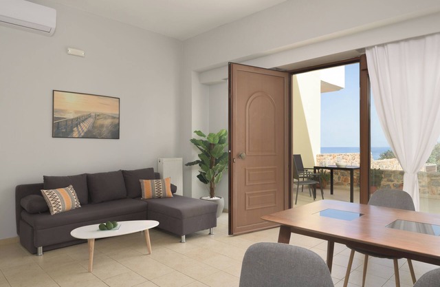 Sofia's Modern Apartment 1, 15 minutes walk from Chersonisos center