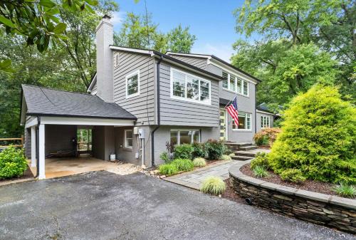 Sojourn Beautiful Family Home with Beach Access & Backyard