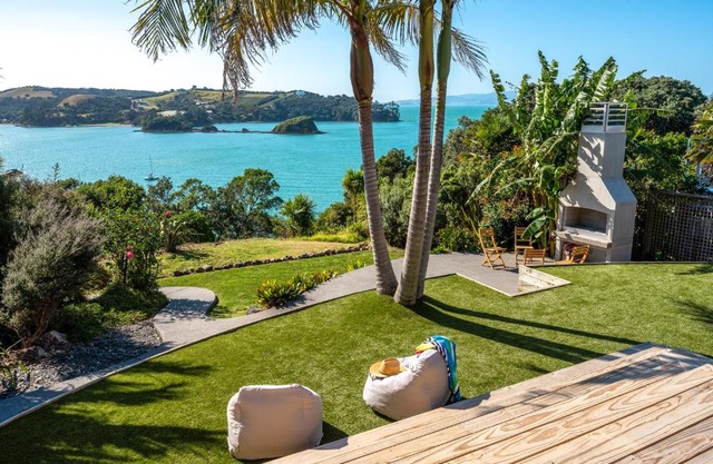 Sol Spa Oasis - Surfdale Holiday Home