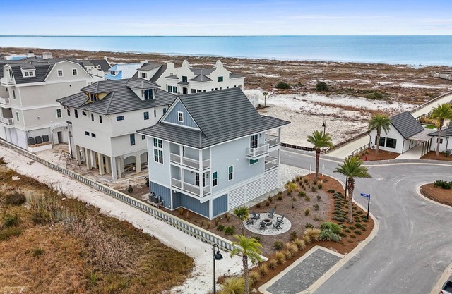 Sol-Y-Mar: Stunning New Build Sugar Sands Home: Sleeps 10, Pet Friendly!