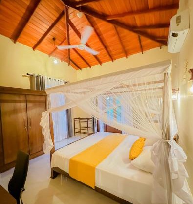 Solace Inn RESIDENCE - 5 Min Walk to Beach