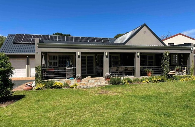 Solar Entertainers dream on Constantia wineroute