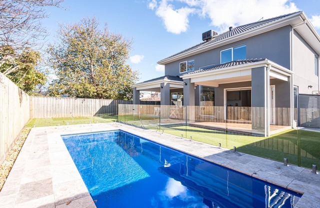 Solara House with Heated Pool and Cinema Room