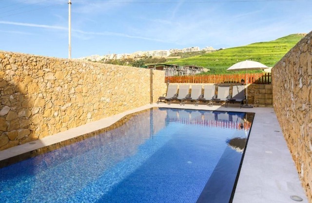 Solaris Holiday Home 4 bedrooms with private pool