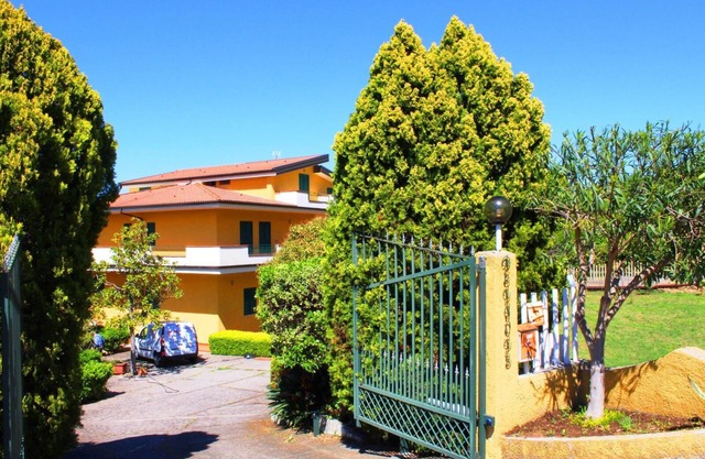 Sole apartment with sea and mountain views, free wi fi (n ° 6)