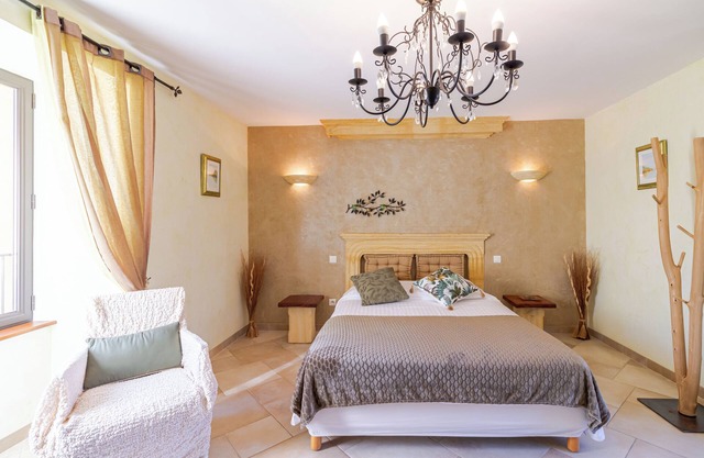 Solène Room – Inspired by Nature and Spacious – Shared Pool