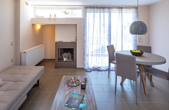 SOLON - DELUXE CITY CENTER APARTMENT