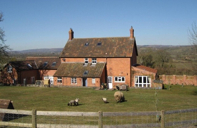 Somerset small holding - family friendly - lots of small animals - plus hot tub