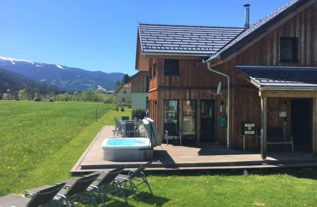 Sonneck mit Outdoor Sprudelbad 12P by Interhome