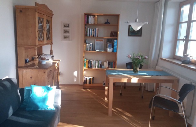 Sonnige Ferienwohnung mit einem Schlafzimmer und Westbalkon