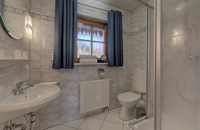 Sonnige Ferienwohnung, geschmackvoll eingerichtet im Bayerischen Landhausstil