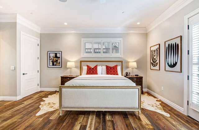 Sonoma Bungalow Studio Suite 6 is located just steps from Historic Sonoma Plaza