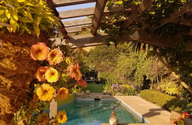 SONOMA COUNTY HILLTOP OASIS