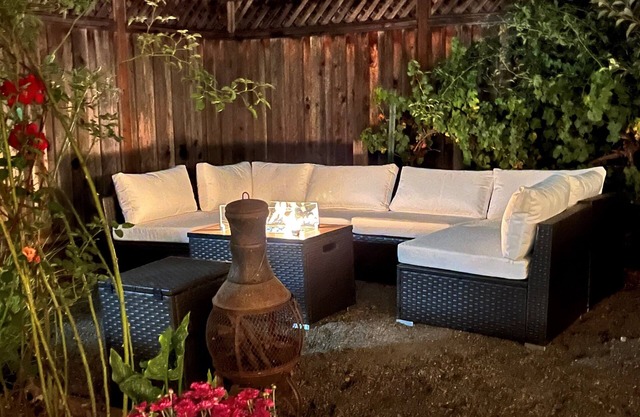 Sonoma Wine Country Cottage with Spa Amenitiesnn