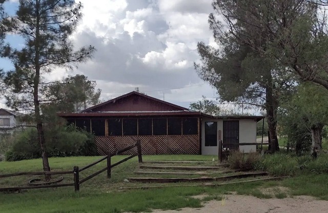 Sonoran desert get away charming adobe house, screened porch, lounge in Oracle