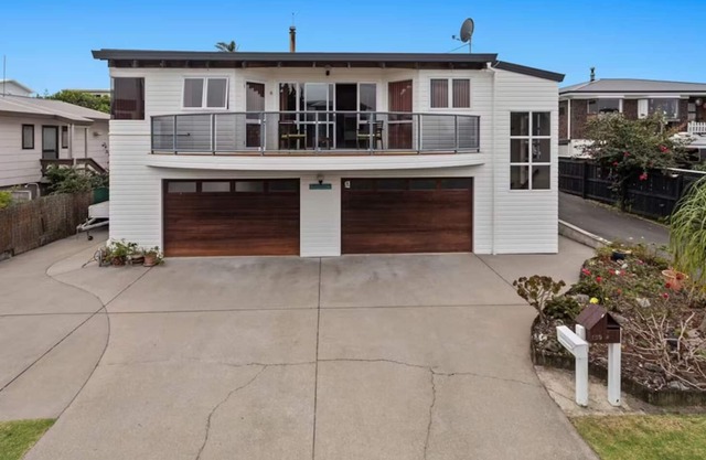 Sonya & Davids Harbour Side Holiday Home in Beautiful Ohope Beach