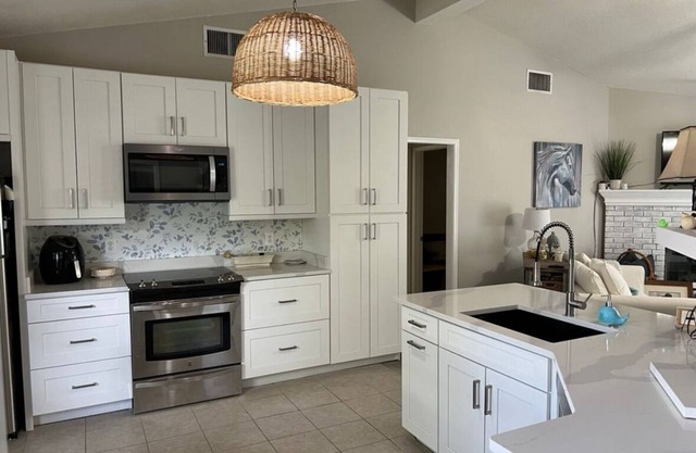 Soothing 3-bedroom house with AC in Winter Park