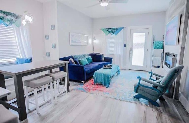 Soothing Blues in Peaceful 2BR/1BA Cottage