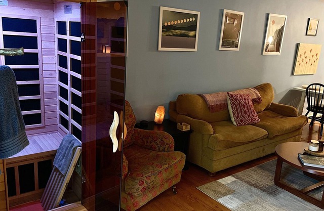 Soothing Getaway + Sauna + Queen Bed + Balcony