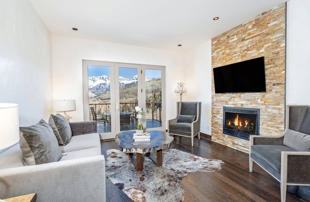 SOPHIA SUNDANCE - Stunning Penthouse with 270 degree San Sophia views