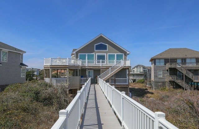 Sophie's Place - Beautiful OCEANFRONT home in DUCK! 5 bed, 4.5 bath