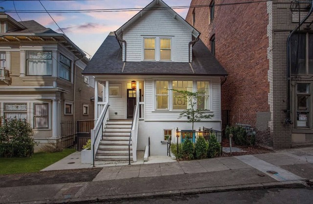 Sophisticated 2BR - Prime NW 23rd Location