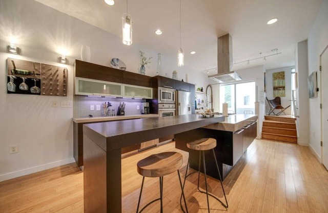Sophisticated 3-Story Stay—Historic Wesley Heights