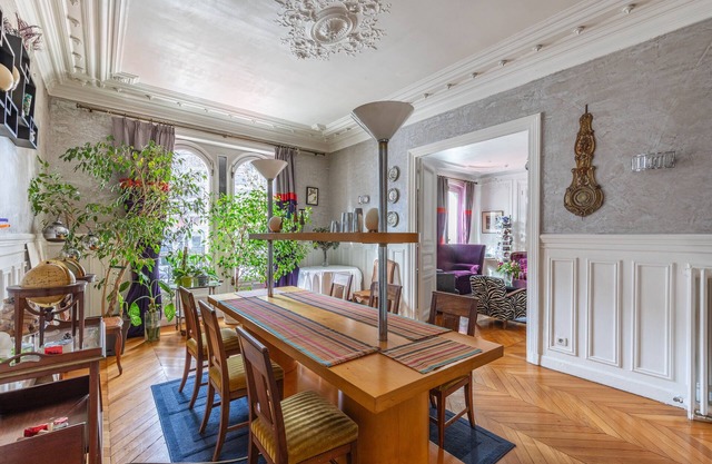 Sophisticated and Grand Apt. in Perfect Location!