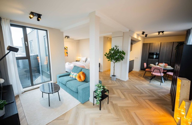 Sophisticated Penthouse Studio KS