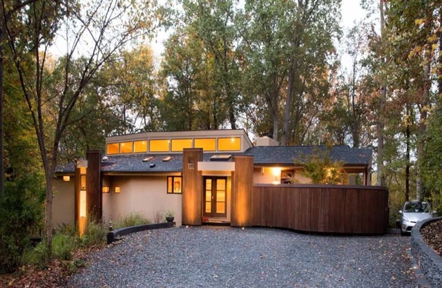 Sophisticated Private Retreat, HotTub/Biking/Walking Trails/Kayaking,