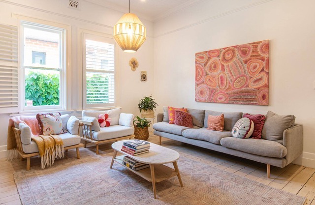 Sophisticated Style in Elwood walk to the beach
