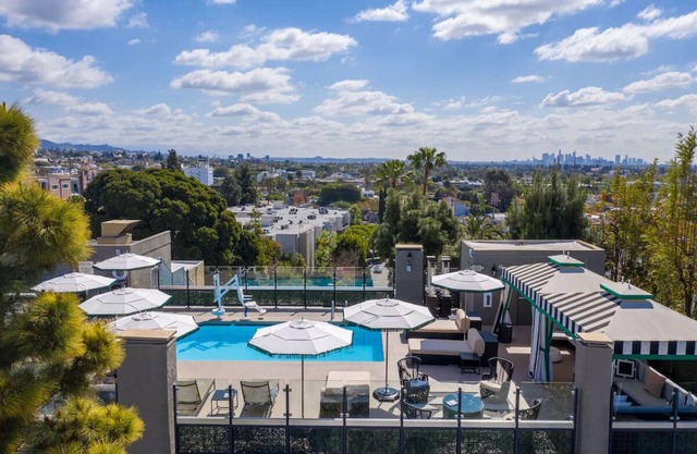Sophisticated Suites in LA! Two-units with Balcony! Rooftop Pool, Pet-friendly!