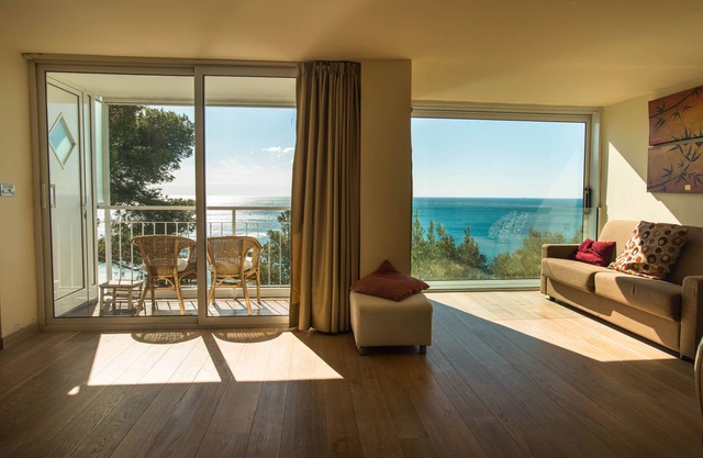 Sori: Magnificent apartment with private beach on the Italian Riviera